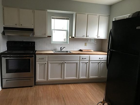 Kitchen w/new butcher block countertop
