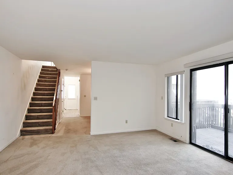 2289 Bedford St #F6 — Photo 6