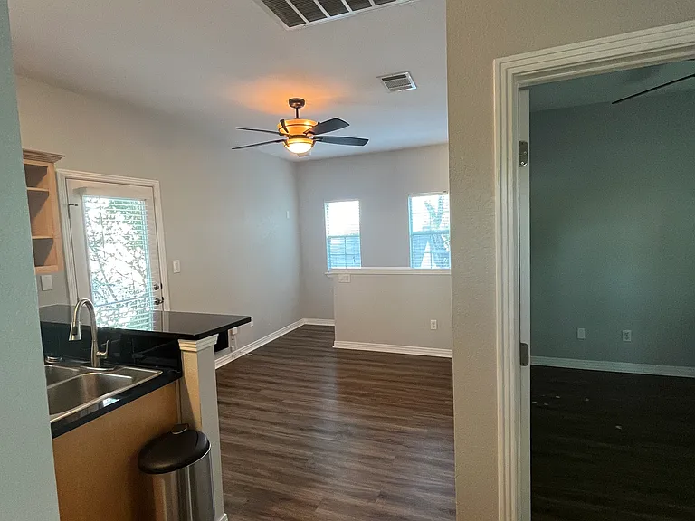 1604 Walnut Ave #B — Photo 2