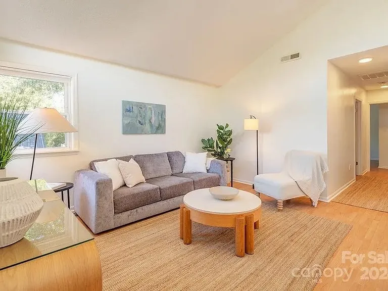 32 Winthrop Rd — Photo 8
