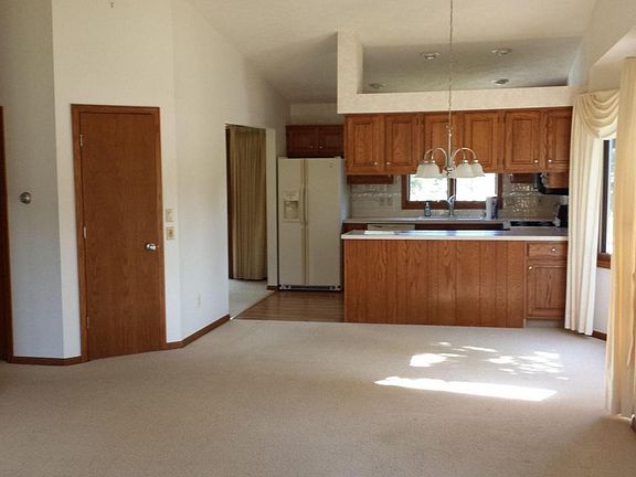 4th image of 2848 Hidden View Dr SE