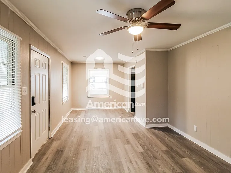 1768740_002_wm_-_living_room_13601076.jpg