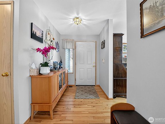 3rd image of 13526 Huntley Place NW