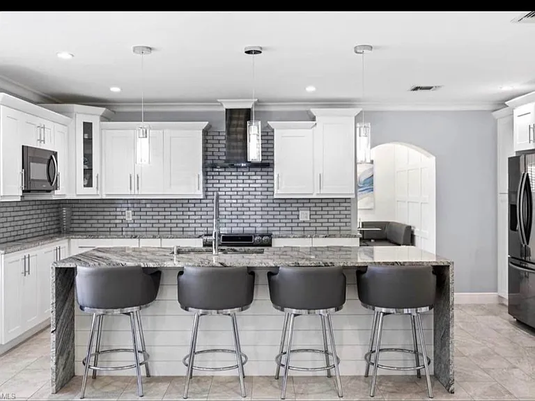 5210 Floridan Ave — Photo 2