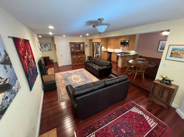 525 East 89th Street 1E image 2 of 13