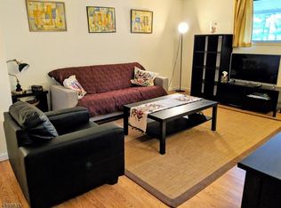 8 Hillside Ct #810, Clinton, NJ 08809