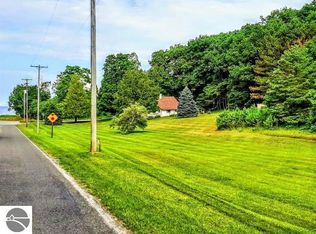 12665 Lakeview Rd, Onekama, MI 49675