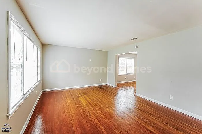 945 Elizabeth Dr — Photo 18