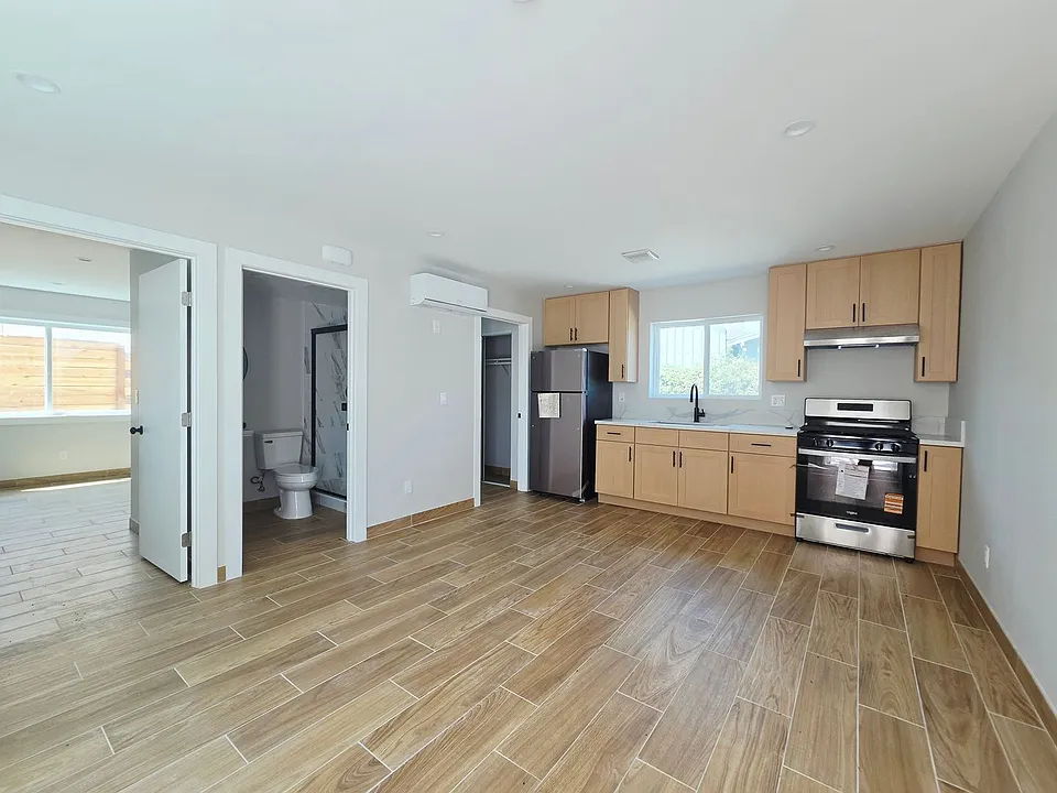 947 N Wilmington Blvd