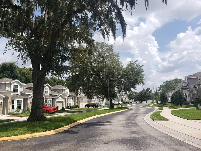 3 bed, 2.5 bath, 2006 sqft, $2,350 — Photo 3