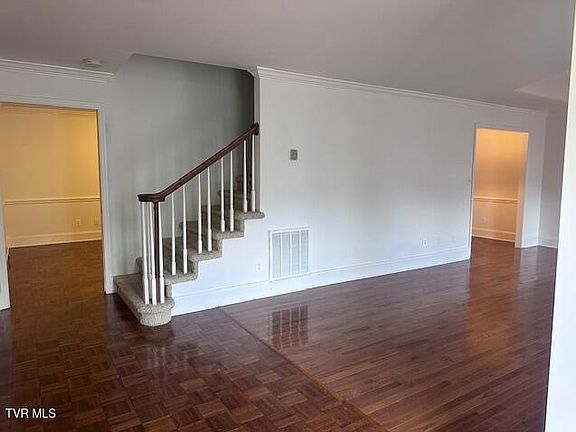 3rd image of 2734 Oakland Ave #D39