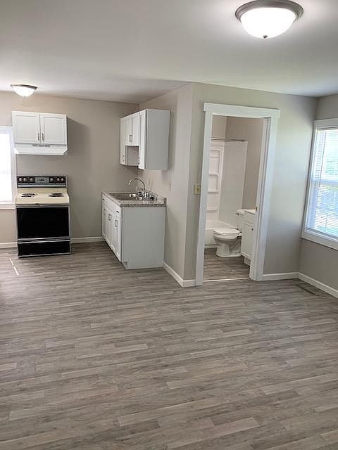 1st image of 555 N Entrance Ave