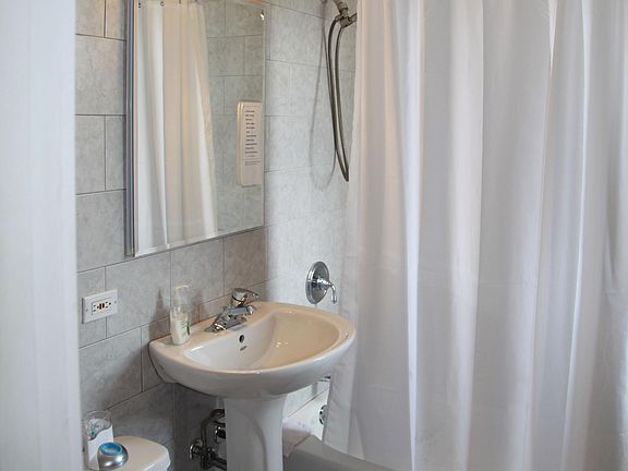 5th image of 2323 W Melrose St APT 1