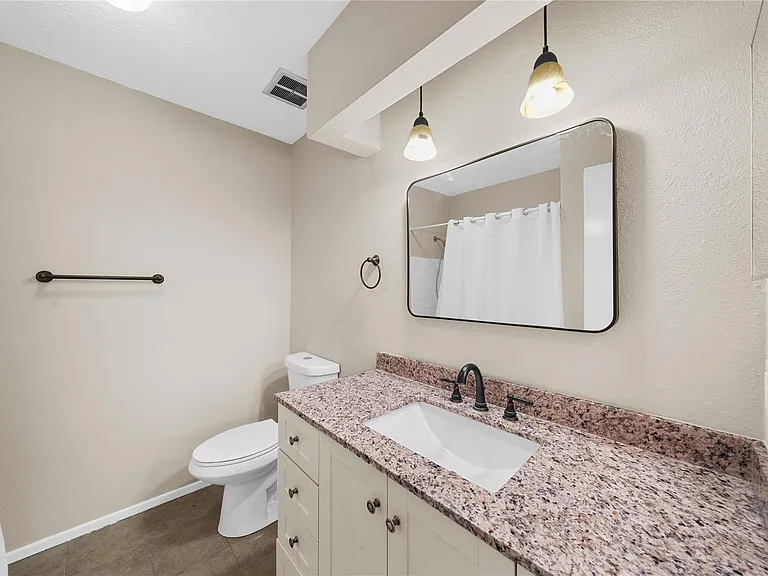 16306 Forest Bend Ave — Photo 13