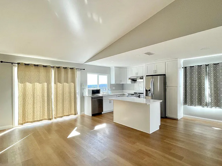 13556 Samantha Ave — Photo 10