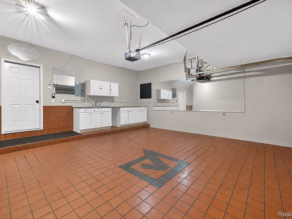 11693 Squiers Blvd, photo 16