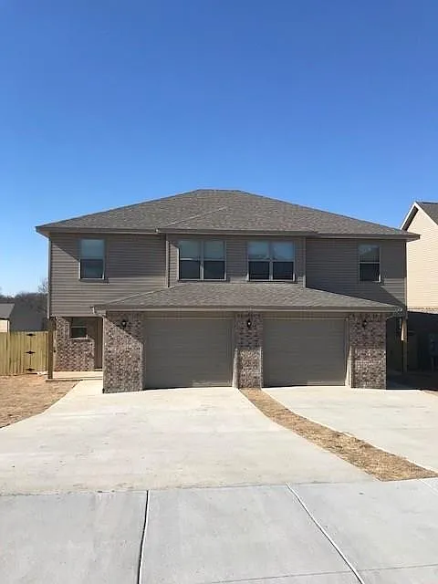 604 SW Loudon Drive - 1 — Photo 2