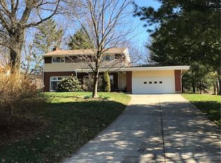 327 McKinney Dr, Coraopolis, PA 15108