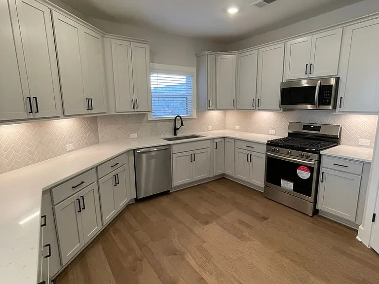 9030 Headwaters Dr — Photo 1