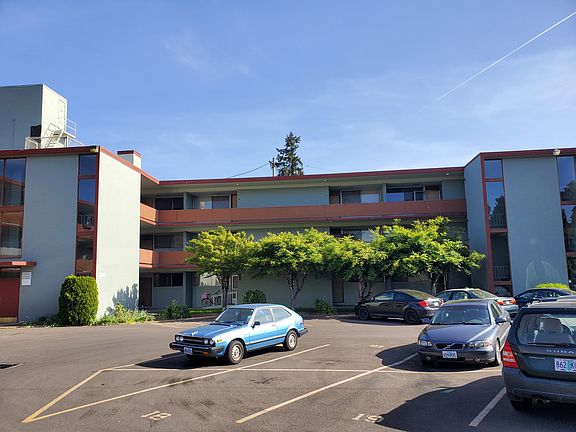 2nd image of 1060 NW Fillmore Ave #22