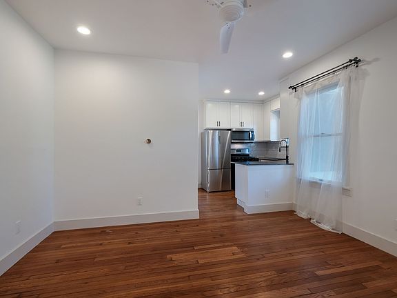 5th image of 226 E Huisache Ave #101