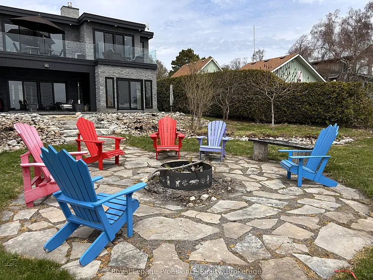 621 Barcovan Beach Rd — Photo 2