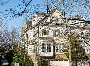 5059 Minda Ct, Alexandria, VA 22304