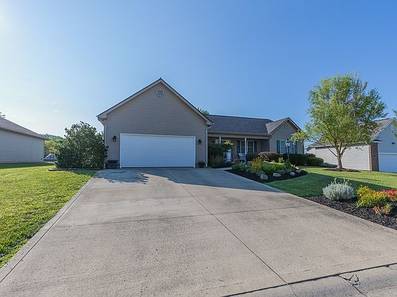 2nd image of 126 Stone Trace Dr