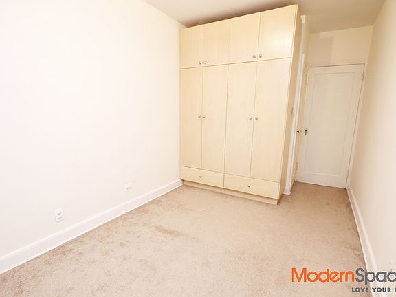 5th image of 2562 49th St #2