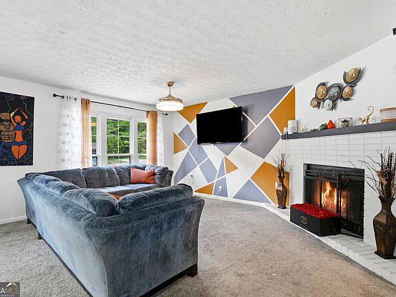 4th image of 405 King Arthur Ct