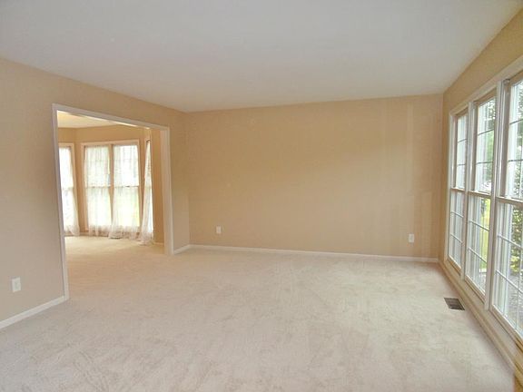 5th image of 19533 Blue Spruce Dr