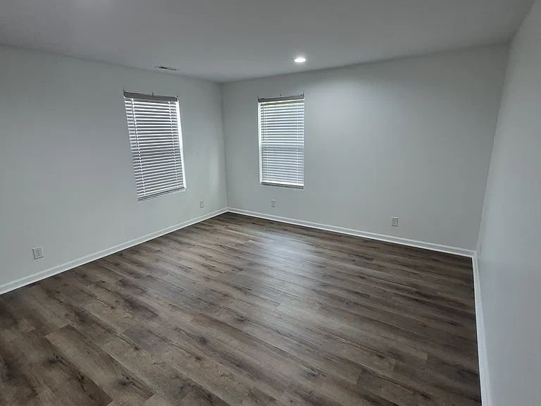 139 E South St — Photo 17