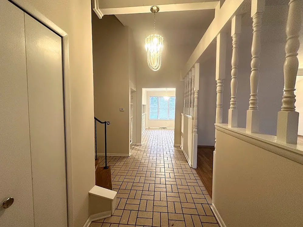 3 bed, 1.5 bath, 2554 sqft, $2,395 — Photo 4