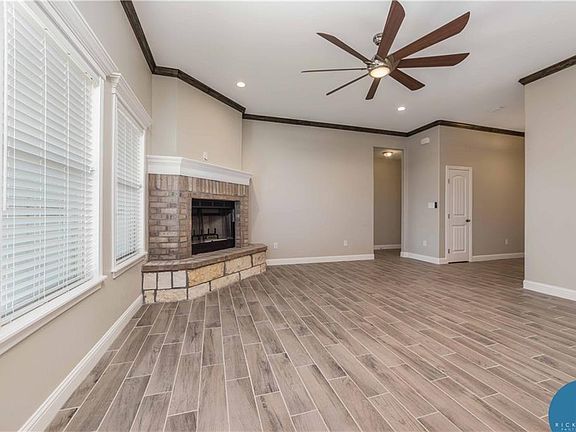 2nd image of 1504 Southgate Dr