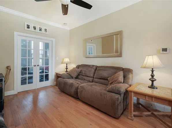 349 York Street image 7 of 13