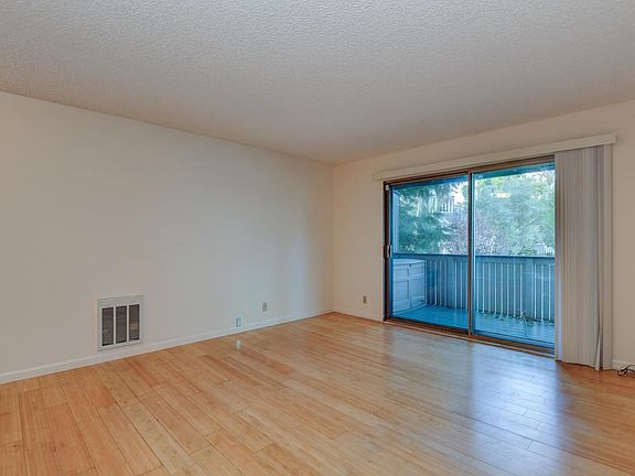 4th image of 205 Boardwalk Ave APT E