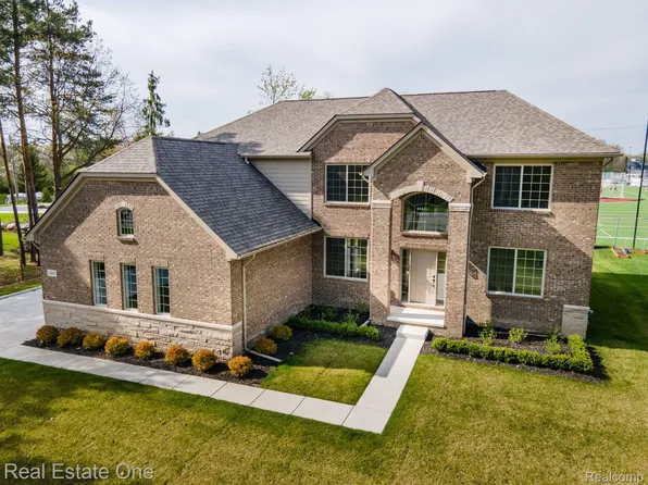 1685 Wattles Rd, Troy, MI 48085