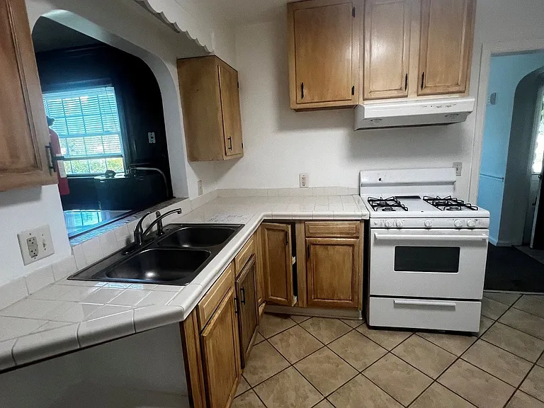 3607 Bart St — Photo 5