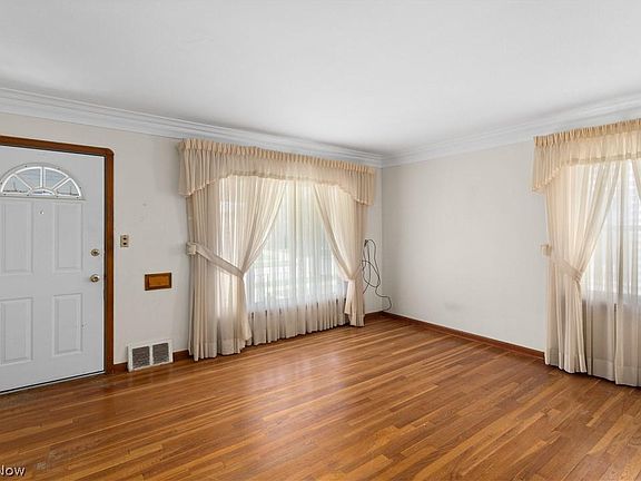 3rd image of 6110 Forest Ave