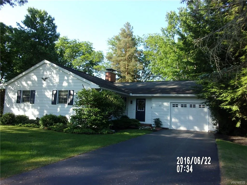 4 Circle Oak Dr photo 1