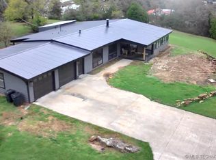 1801 W Main St, Henryetta, OK 74437