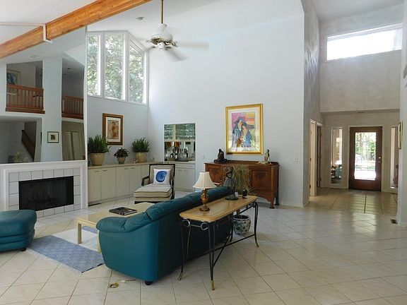 4th image of 5 Cottonwood Ln