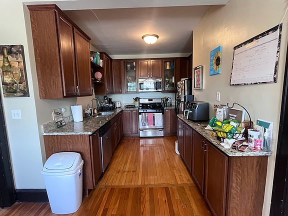 2nd image of 2517 Bryant Ave S APT 303