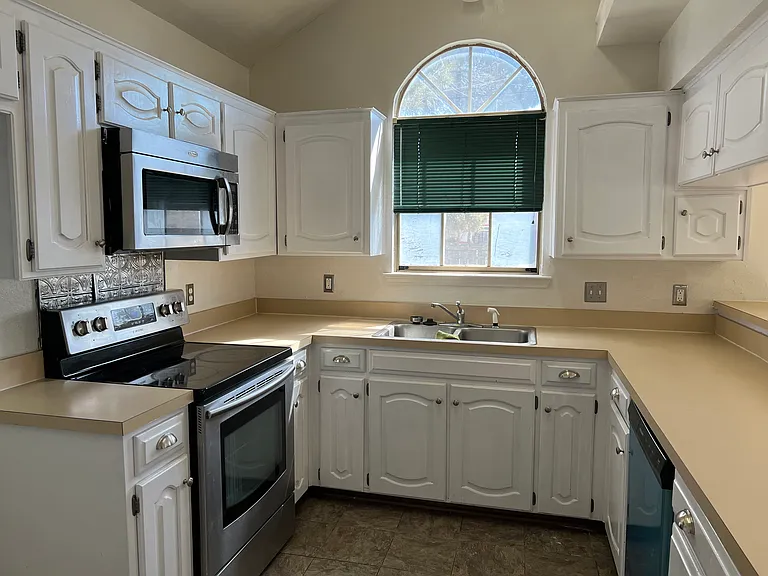 812 Cornfield Dr — Photo 22