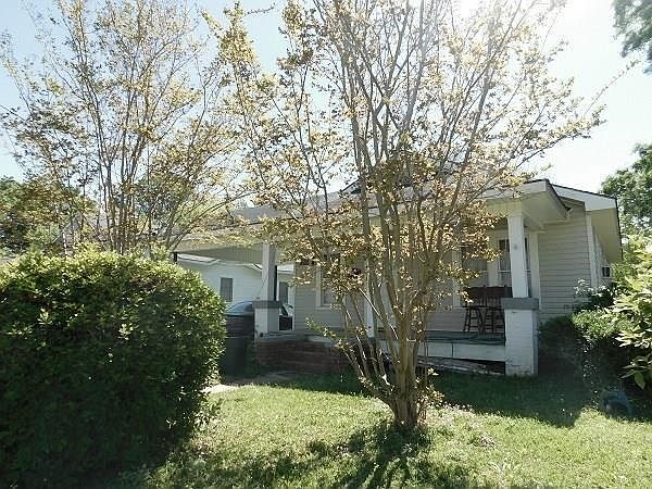 2nd image of 2229 Alma St