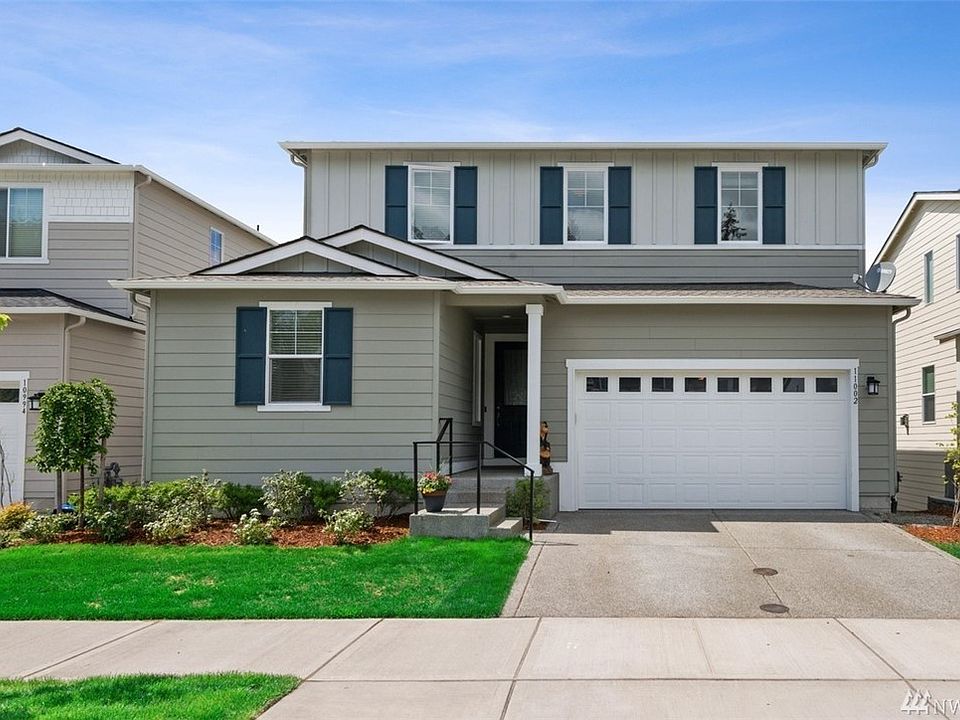 Welcome to Charming Harbor Hill! This 5 bedroom, newly built in 2017 home is ready for you to move in!