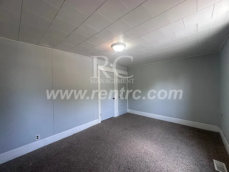 1135 N Jackson St — Photo 8