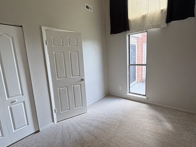 606 Alpine Ct — Photo 3