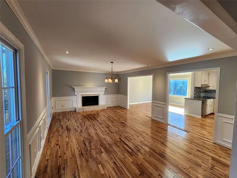 885 Melody Ln — Photo 2
