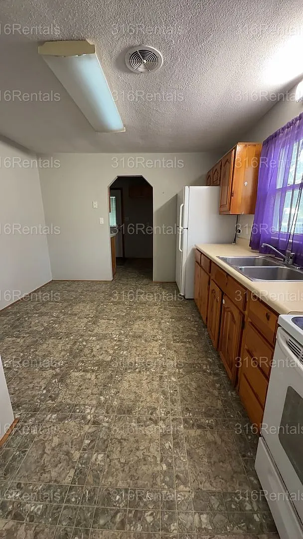1617 W 3rd - 2 Bedroom 1 Bath $975 — Photo 2